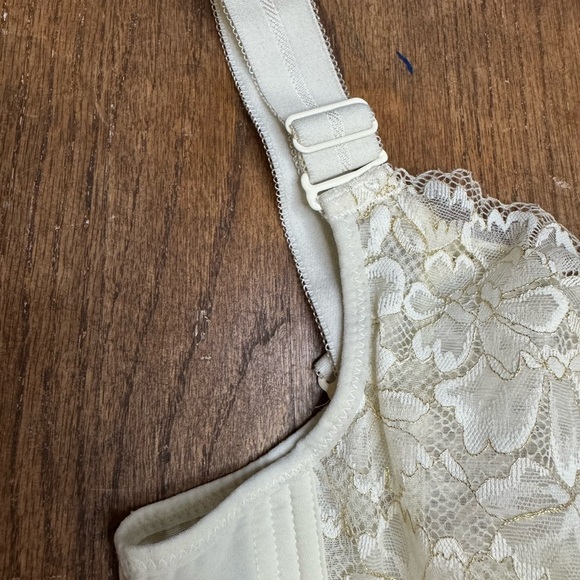 Vintage Romantic Lace Bra – Size 85B (equivalent to US 38B) - Picture 3 of 10